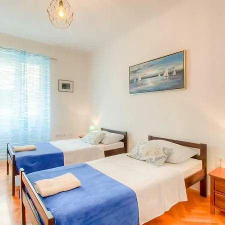 Lucija Apartamento *